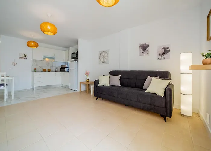 Vida En Alondras Park Costa Del Silencio